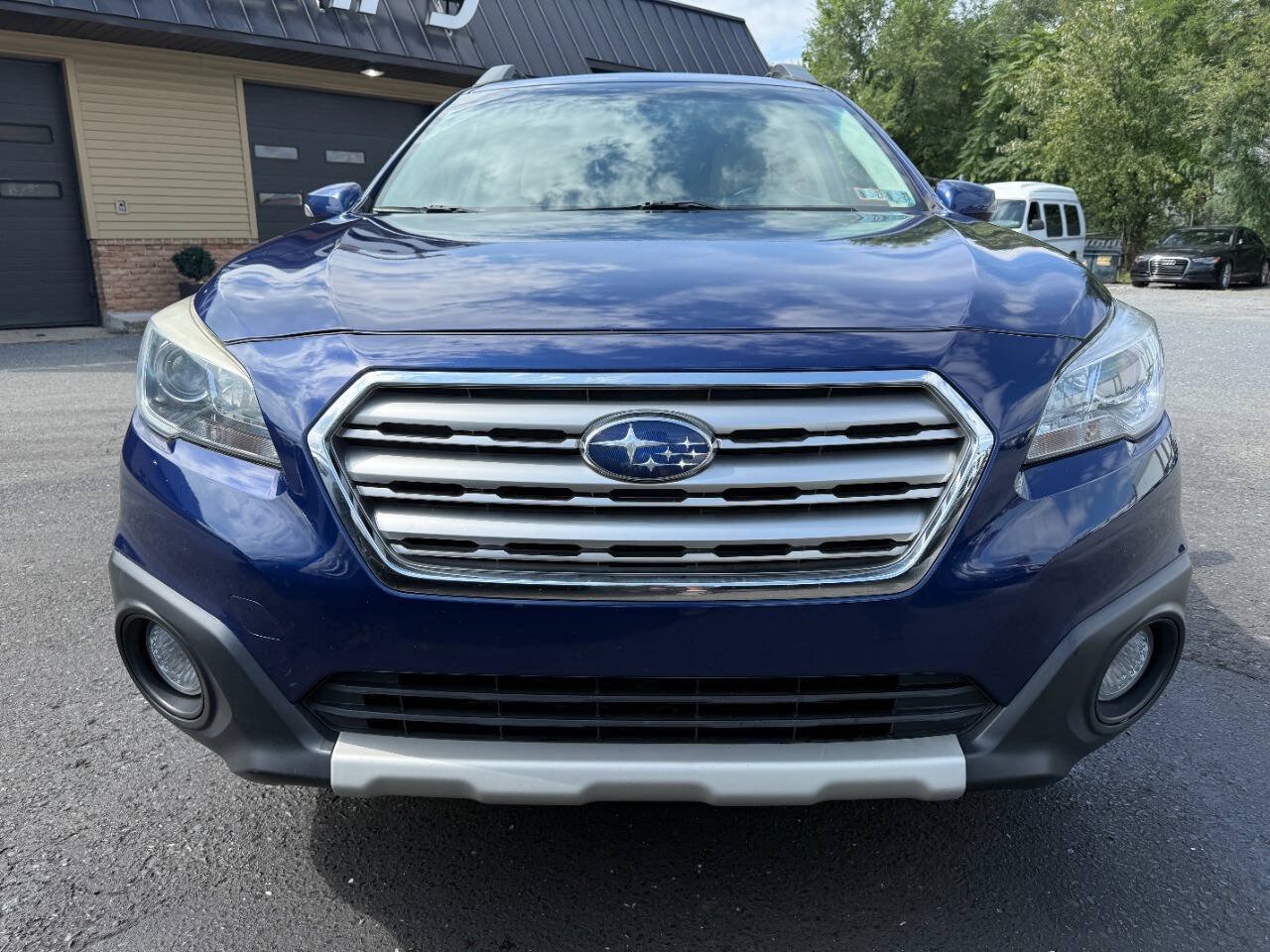 Used 2017 Subaru Outback 2.5i Limited w/ Popular Package #5 AWD/4WD image 2