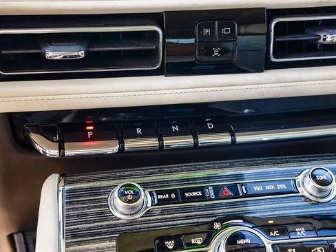 Used 2023 Lincoln Aviator Black Label w/ Jet Package image 24