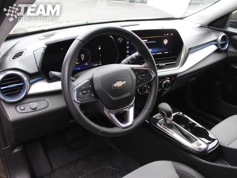 Certified 2024 Chevrolet Trax LT w/ Driver Confidence Package image 12