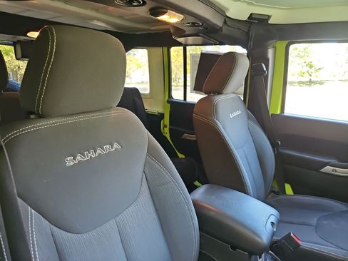 Used 2017 Jeep Wrangler Unlimited Sahara AWD/4WD image 11