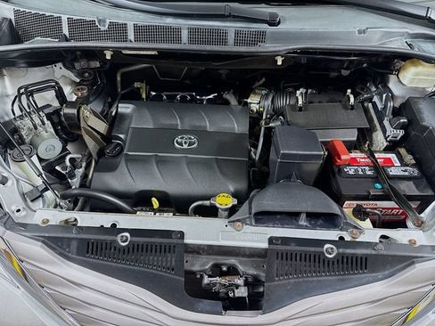 Used 2016 Toyota Sienna XLE FWD image 30