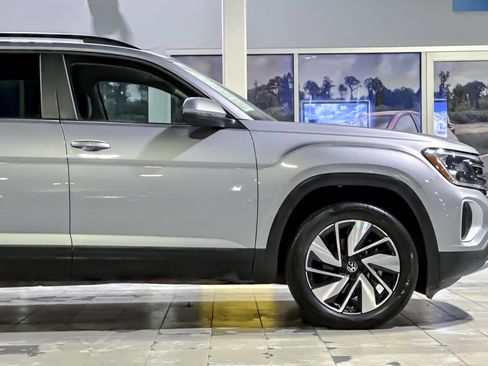 Used 2024 Volkswagen Atlas SE image 35