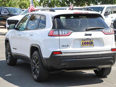 Used 2023 Jeep Cherokee Altitude Lux image 2