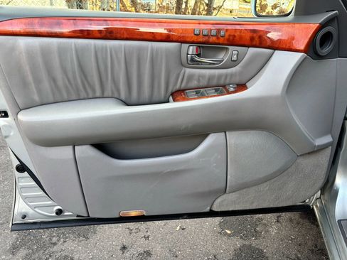 Used 2003 Lexus LS 430 RWD image 12