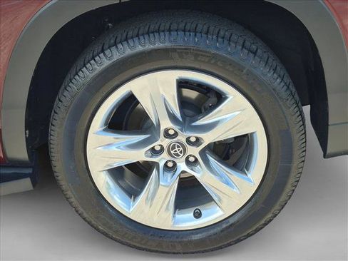 Used 2019 Toyota Highlander Limited FWD image 24