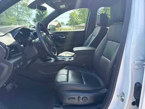 Used 2023 Chevrolet Traverse RS AWD/4WD image 10