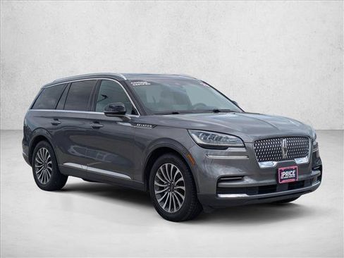 Used 2023 Lincoln Aviator Reserve w/ Elements Package Plus RWD image 3