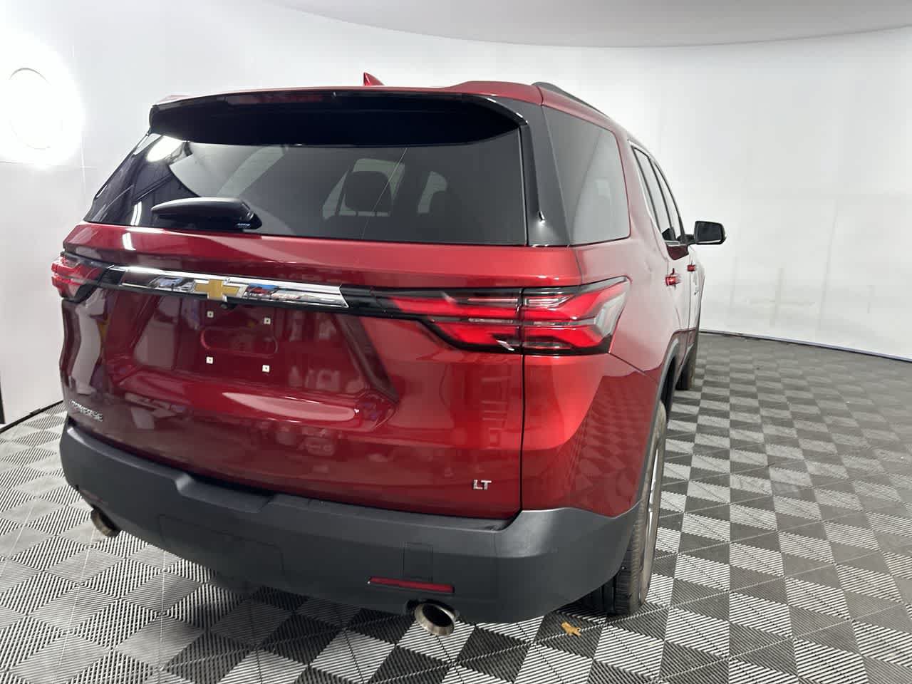 Used 2023 Chevrolet Traverse LT FWD image 8