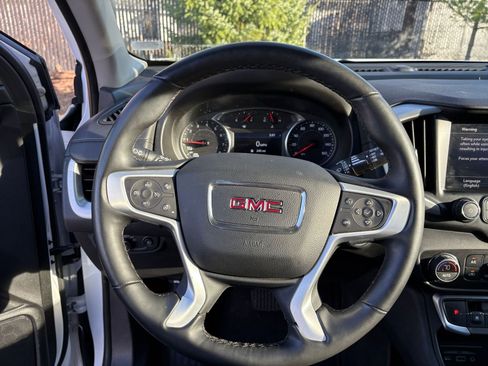 Used 2024 GMC Terrain SLT image 32