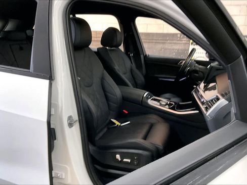 Certified 2025 BMW X5 xDrive40i w/ M Sport Package image 10