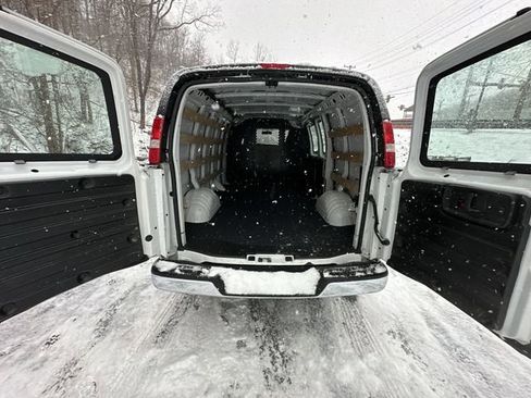 Used 2023 GMC Savana 2500 w/ Driver Convenience Package image 21