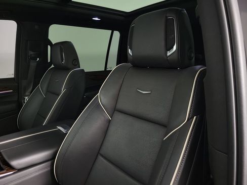 Used 2023 Cadillac Escalade ESV Premium Luxury AWD/4WD image 19