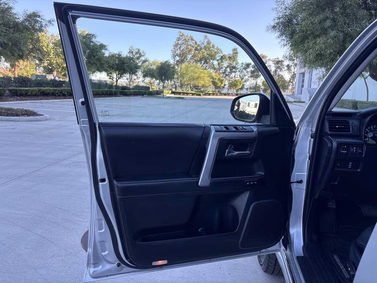 Used 2016 Toyota 4Runner Limited AWD/4WD image 18