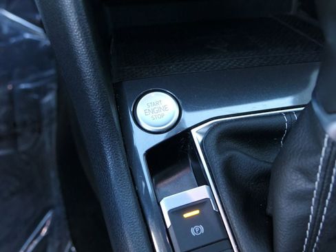 Used 2022 Volkswagen Tiguan SE image 21