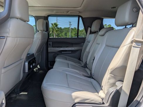 Used 2018 Ford Expedition XLT w/ Equipment Group 202A RWD image 28