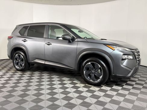 Used 2024 Nissan Rogue SV FWD image 6