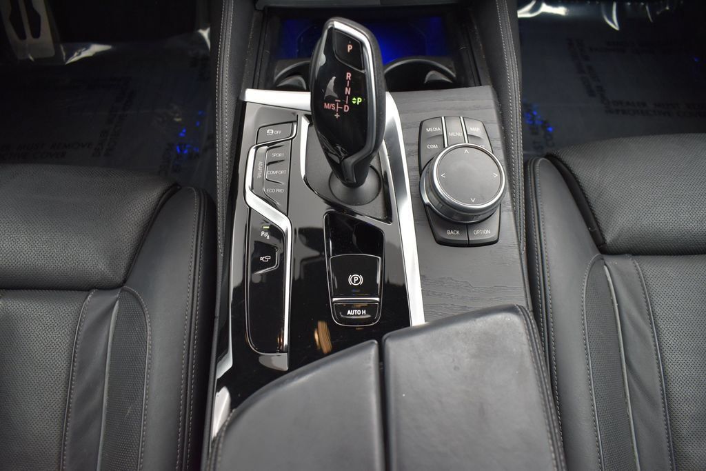 Used 2022 BMW M550i xDrive w/ Premium Package AWD/4WD image 13