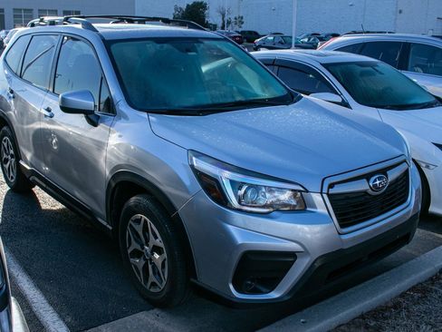 Used 2019 Subaru Forester Premium image 3