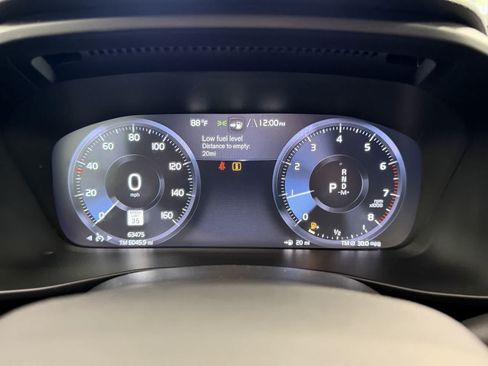 Used 2022 Volvo XC40 T4 Momentum FWD image 18
