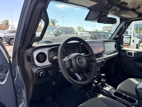 Used 2025 Jeep Wrangler Unlimited Sport AWD/4WD image 16