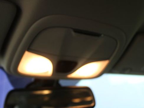 Used 2018 Jeep Cherokee Latitude w/ Safety Group image 19