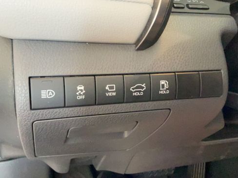 Used 2022 Toyota Camry XLE w/ Navigation Upgrade Package FWD image 18