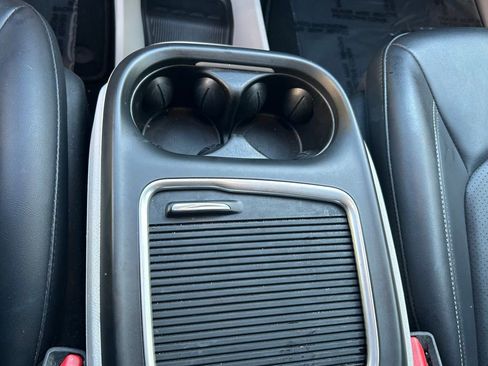 Used 2024 Chrysler Pacifica Touring-L image 21