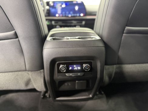 Used 2025 Chevrolet Traverse Z71 w/ Driver Confidence Package image 28