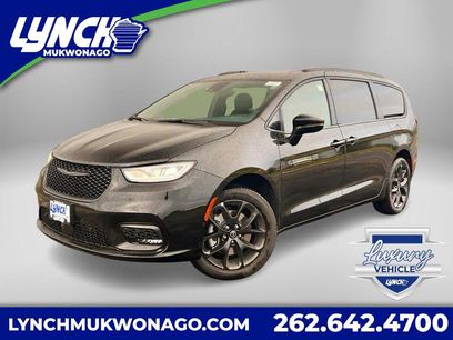 New 2026 Chrysler Pacifica Limited w/ S Appearance Package