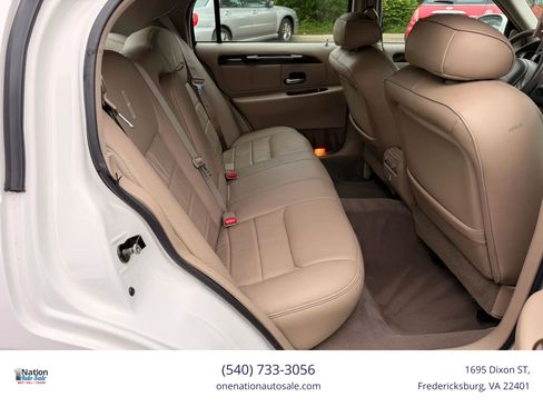 Used 1999 Lincoln Town Car Signature RWD image 17