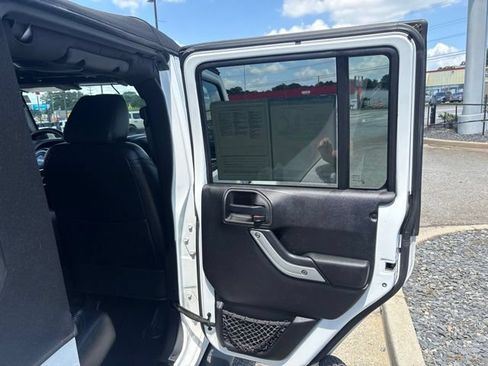 Used 2014 Jeep Wrangler Unlimited Sahara w/ Connectivity Group AWD/4WD image 21