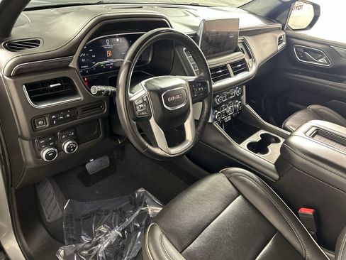Used 2023 GMC Yukon XL SLT image 12