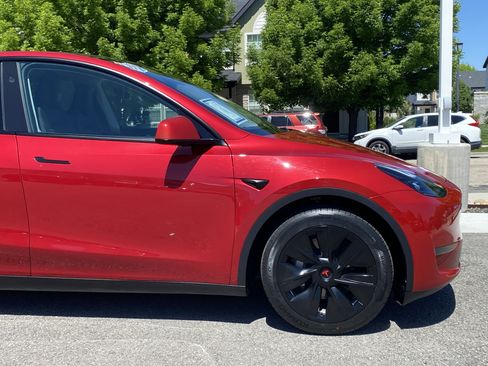 Used 2023 Tesla Model Y Long Range AWD/4WD image 8