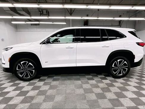 Used 2025 Buick Enclave Sport Touring image 14