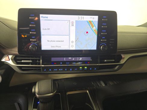 Used 2024 Toyota Sienna Platinum image 25