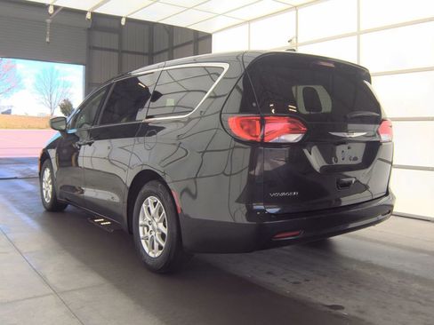 Used 2023 Chrysler Voyager LX FWD image 4