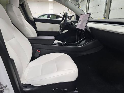 Used 2021 Tesla Model Y Long Range image 8
