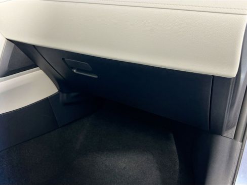 Used 2025 Toyota Corolla Cross L image 34