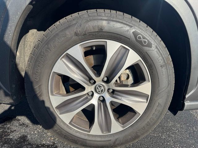Used 2023 Toyota Highlander XLE FWD image 9