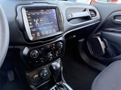 Used 2023 Jeep Renegade Latitude image 14