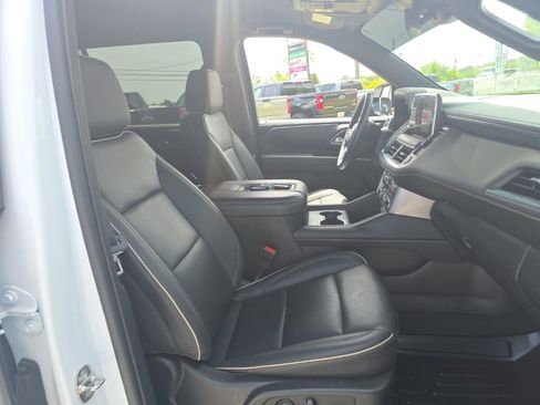 Used 2024 GMC Yukon XL SLT AWD/4WD image 8