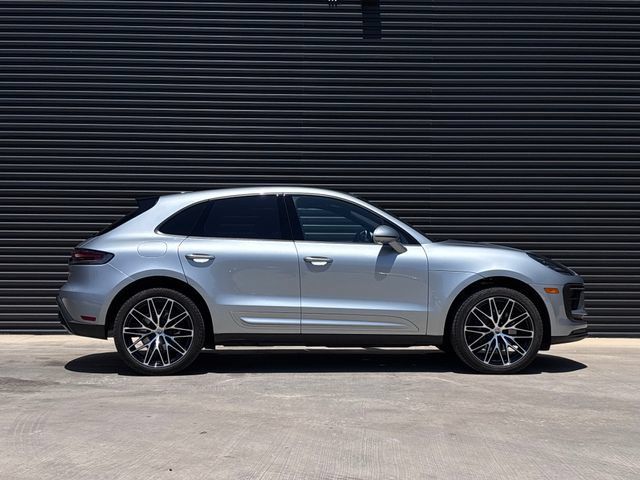 Certified 2026 Porsche Macan AWD/4WD image 8