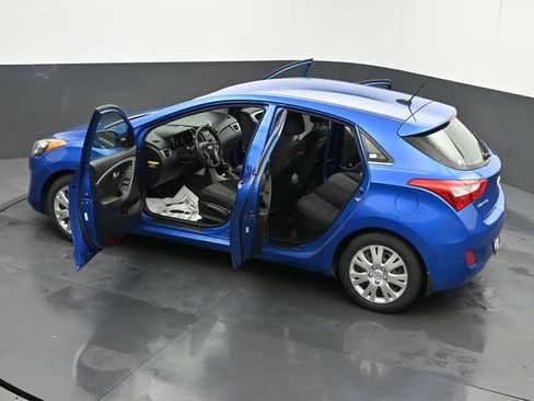 Used 2017 Hyundai Elantra GT image 58