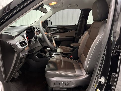 Used 2022 Chevrolet TrailBlazer LT w/ LPO, Blackout Package image 17