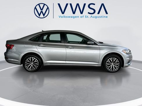 Certified 2021 Volkswagen Jetta SE w/ SE Cold Weather Package FWD image 9