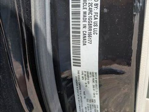 Used 2024 Chrysler Pacifica Limited FWD image 15