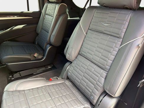 Used 2026 Cadillac Escalade ESV Platinum Sport w/ LPO, ONYX Package AWD/4WD image 34