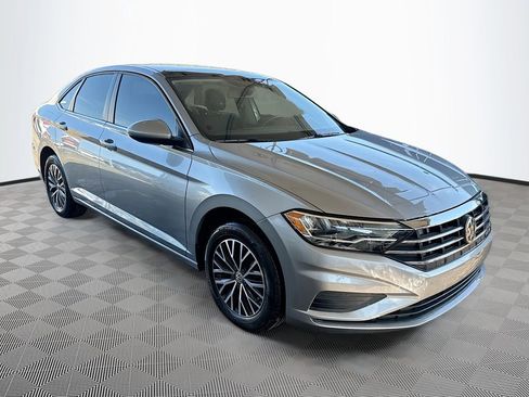 Used 2020 Volkswagen Jetta SE FWD image 2