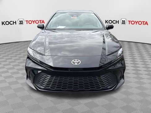Used 2025 Toyota Camry SE image 2