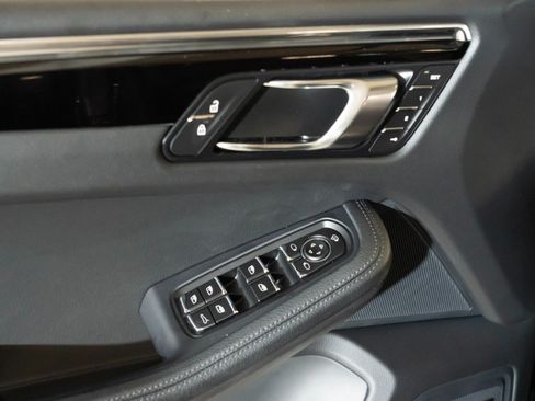 Certified 2026 Porsche Macan AWD/4WD image 20